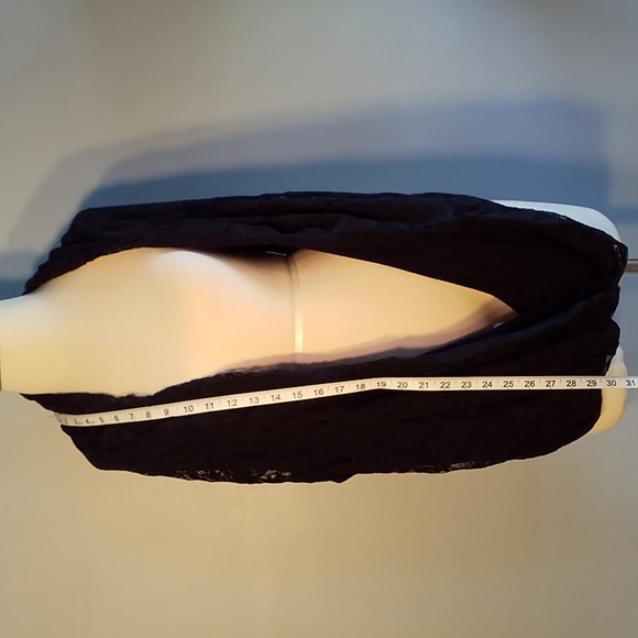 EXPRESS BLACK ROSE LACE INFINITY SCARF - Picture 5 of 6